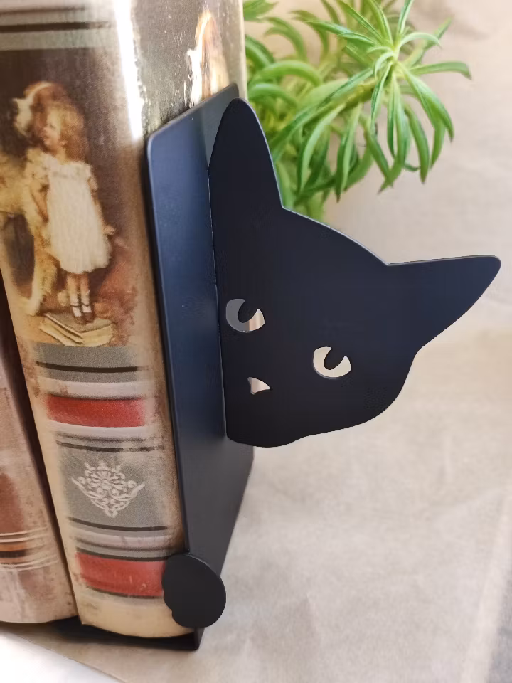 Bokstöd, katt i plåt