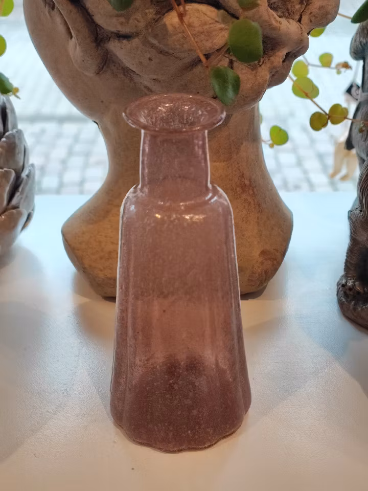 Liten vas, rosa glas