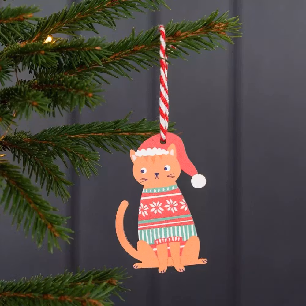 Hänge till granen, gul katt