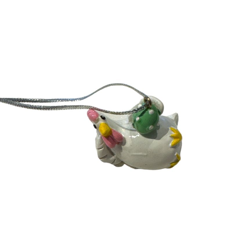 Höna med grönt ägg, hängande