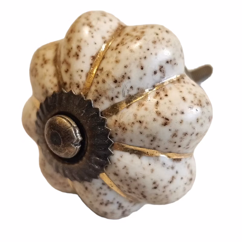 Knopp, detaljer i guld