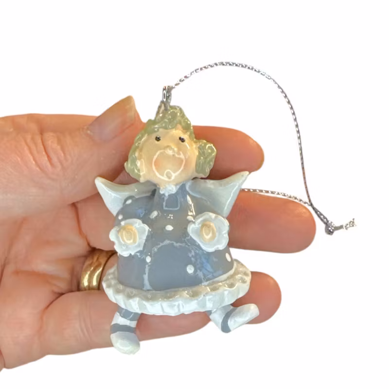 Ängel Hilda, hängande
