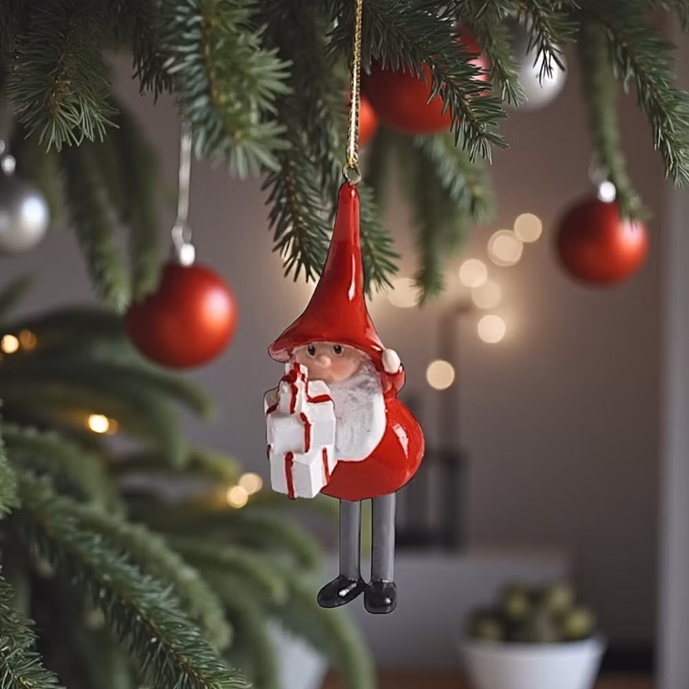 Tomtesson, hängande med julklappar