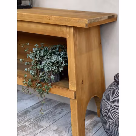 Bänk med hylla