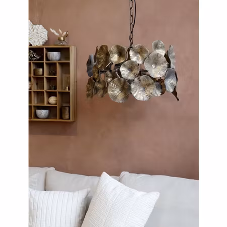 Lampa med blommig dekor