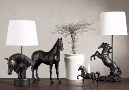 Lampa Häst Stegrande Poly