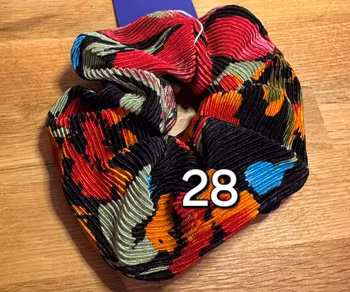 Fargerik i kreppsateng nr 28