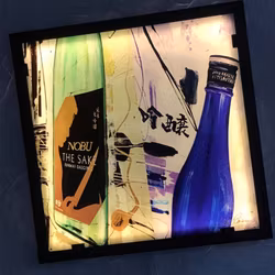 NOBU SAKE - GLASTAVLA MED LED-BELYSNING