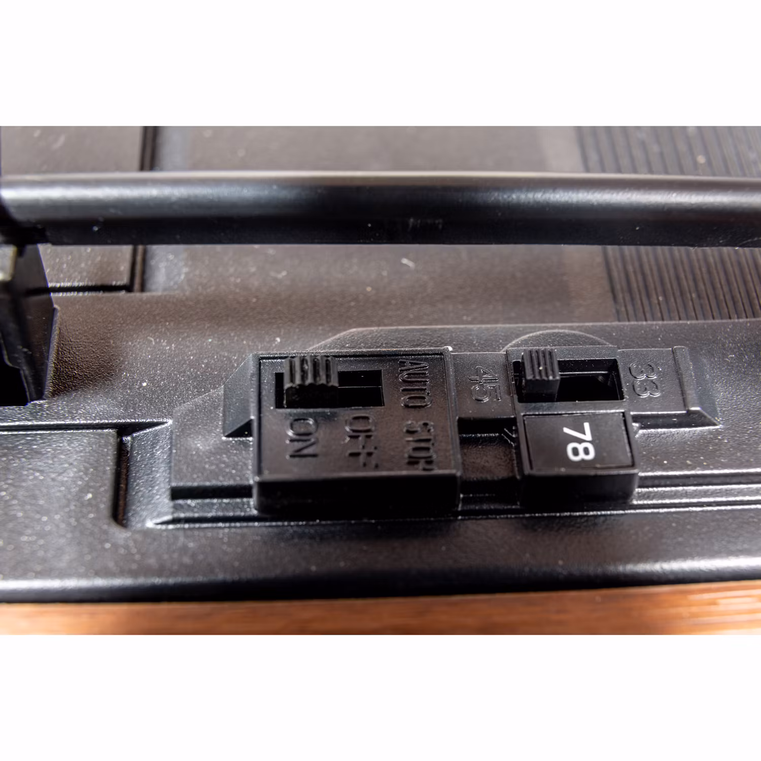 Soundmaster PL186H Skivspelare med radio och inbyggda högtalare.