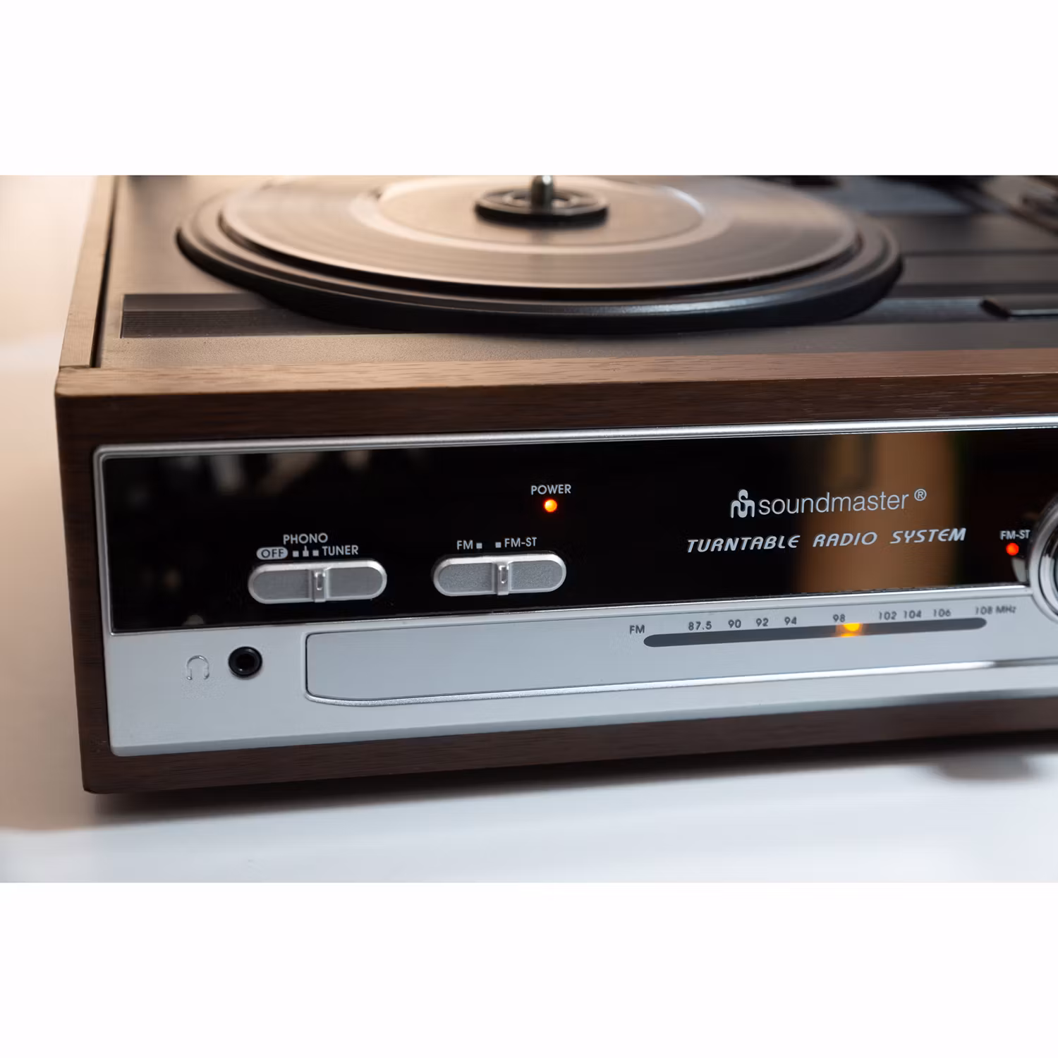 Soundmaster PL186H Skivspelare med radio och inbyggda högtalare.