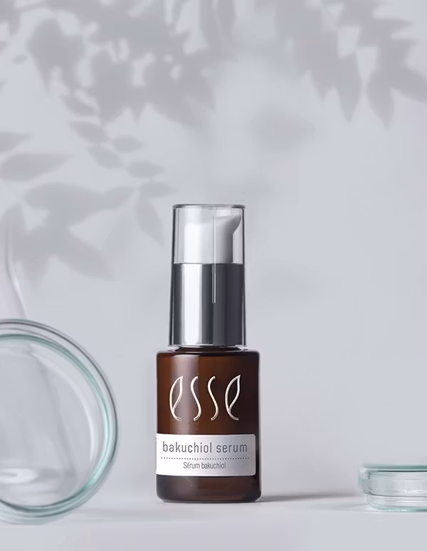 Upptäck bakuchiol – växtbaserat alternativ till retinol som ger fastare, jämnare hud utan irritation. Lär dig fördelar, dosering och tips.