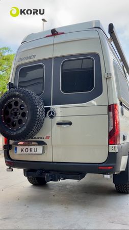 Justerbart reservhjulshållare utan stege. 180º gångjärn (Koru Solutions)