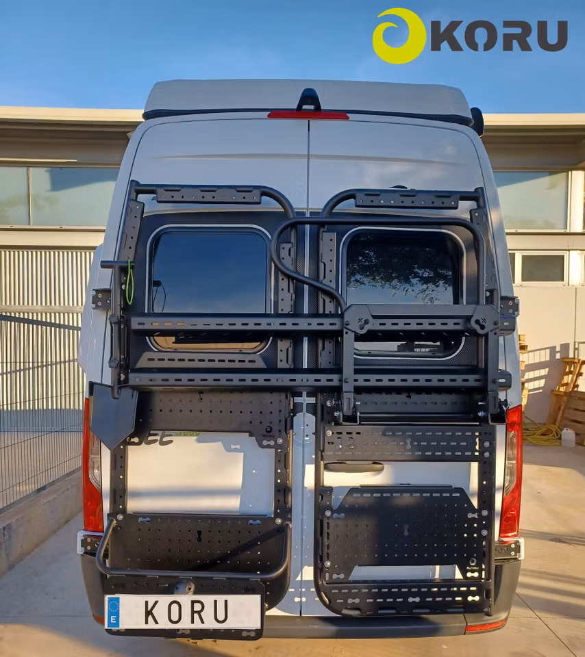 Heavy Duty tippbar hållare för tre cyklar (Koru Solutions)