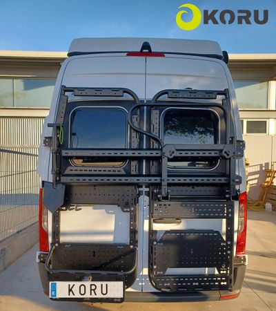 Heavy Duty tippbar hållare för tre cyklar (Koru Solutions)