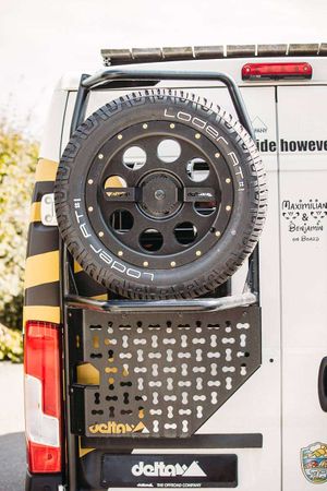 Reservhjulshållare vänster bakdörr (Delta 4x4)