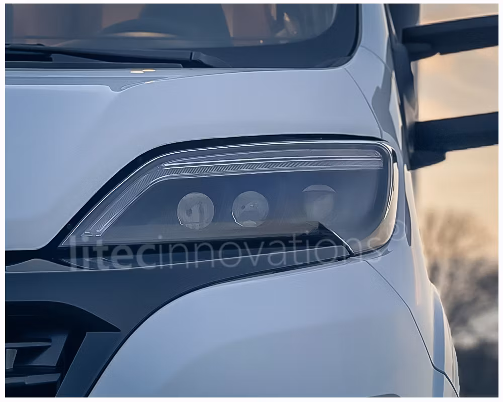 FULL LED strålkastare Fiat Ducato från 2014 Svart med ORIGINAL LED-STRIP (Litec Innovations)