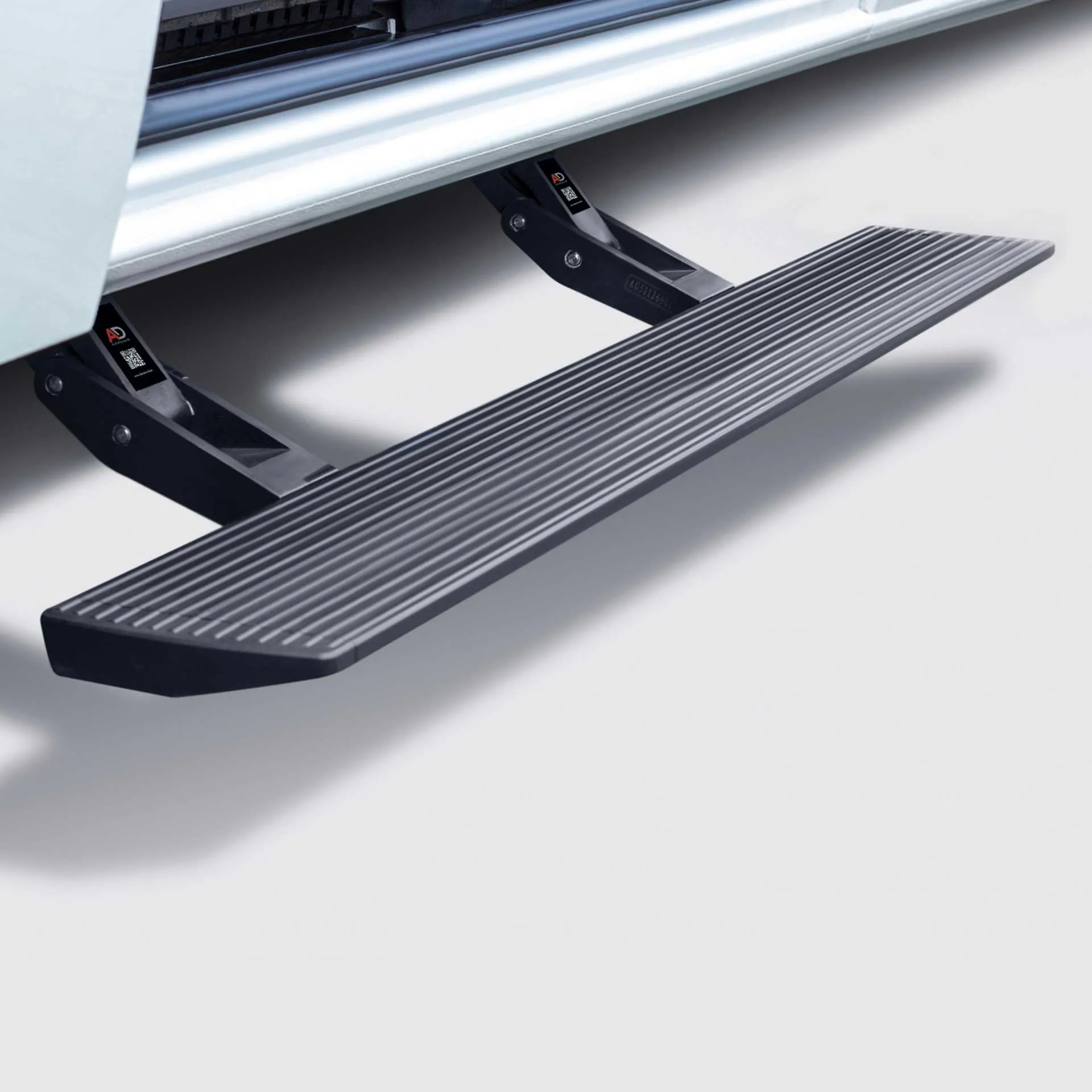 Alpha Dynamik utfällbart elektriskt sidofotsteg, 1200 mm - Sprinter/Crafter 2006-2018, Sprinter 2018 -