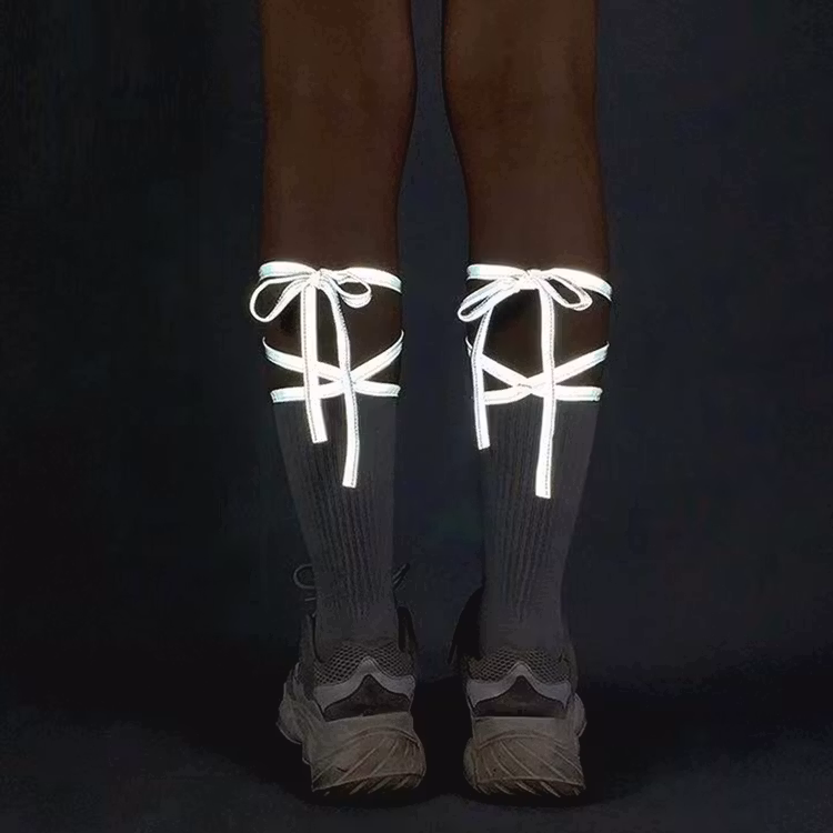 Strümpfe mit reflektierenden Schnüren (Weiß)