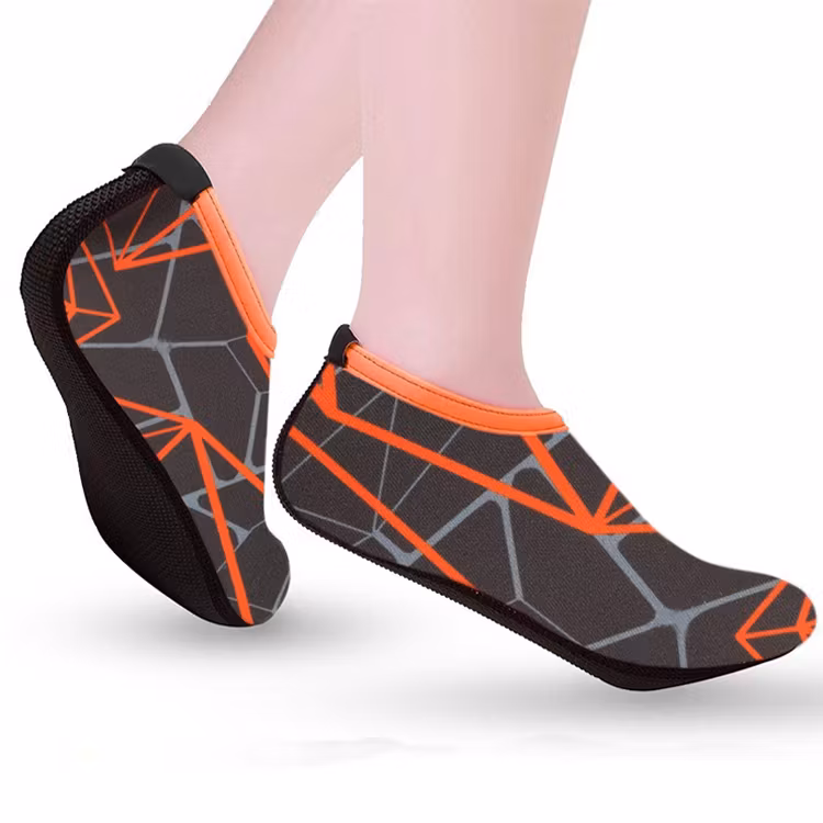 Badeschuhe (Schwarz & Rot)