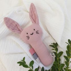 Mjuk skallra kanin pale mauve eko