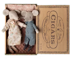 Grandma and grandpa mice in cigarbox, Maileg