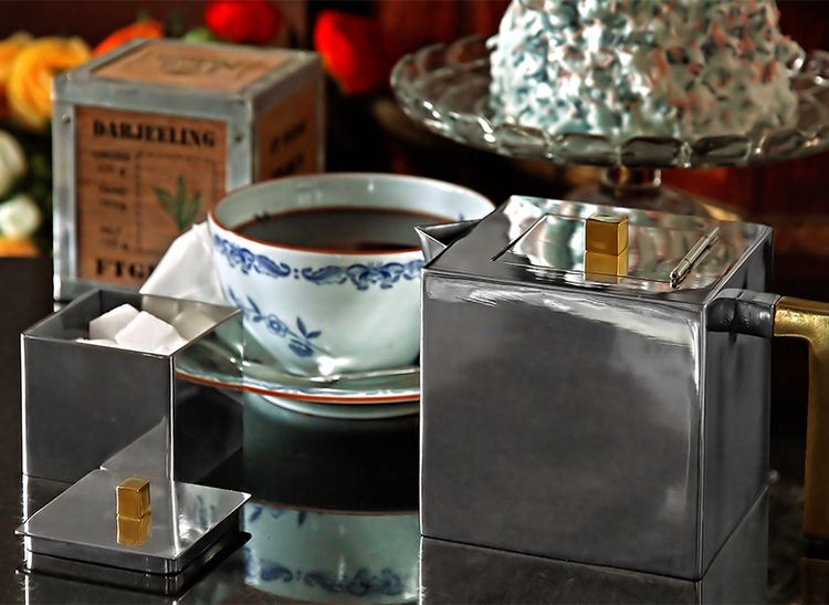 Teapot in pewter that is part of the coffee tea set series from Munka Tenn