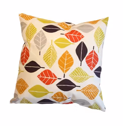 Kudde i franskt bomullstyg med motiv med stiliserade blad