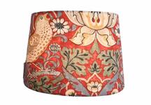 Kopia Lampskärm med William Morris tyg i rött som passar till Munka Tenn lampor