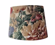 Kopia Lampskärm, oval med motiv av blommor och blad, som passar till Munka Tenns lampor