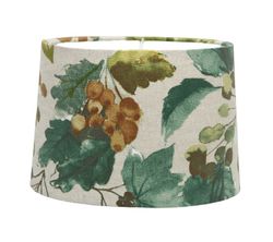 Lampskärm med blad och bär som ser ut att vara målade med vattenfärg och passar bla till Munka Tenns lampor