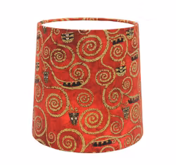 Lampskärm, RUND, med mönster i rött och guld som inspirerats av Art Noveau