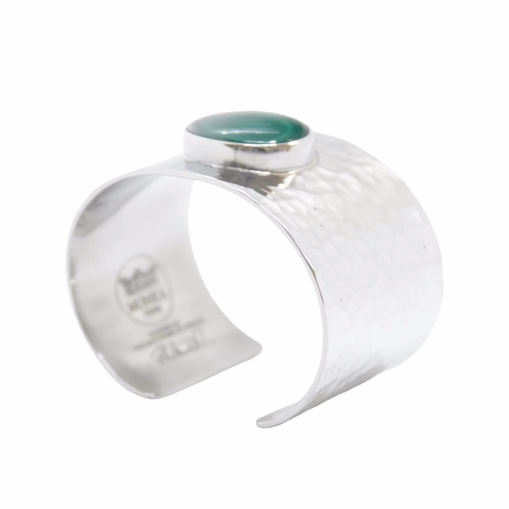 Armband i tenn med malakitsten, hamrad yta