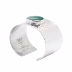 Armband i tenn med malakitsten, hamrad yta