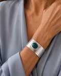 Armband i tenn med malakitsten, hamrad yta