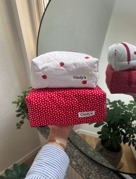 Necessär Medium - röd/hjärtan