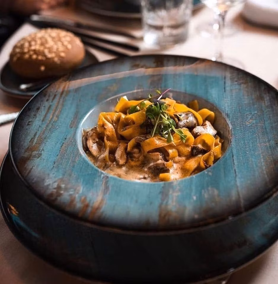 MADERA Tallrik djup Med Brett bräm, D28cm