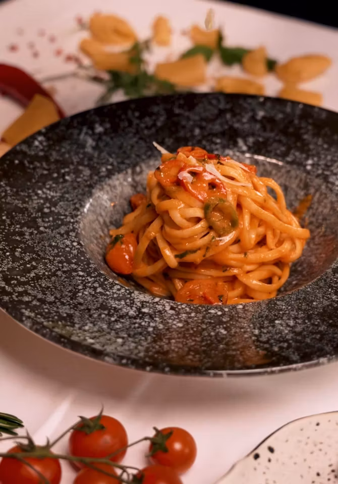 COSMOS BLACK Tallrik djup Med Brett Bräm, D28cm