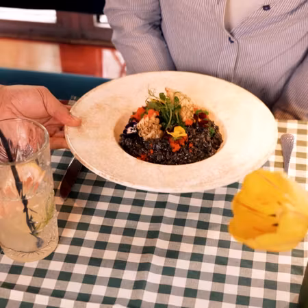 NACROUS Tallrik djup med brett bräm, D28cm