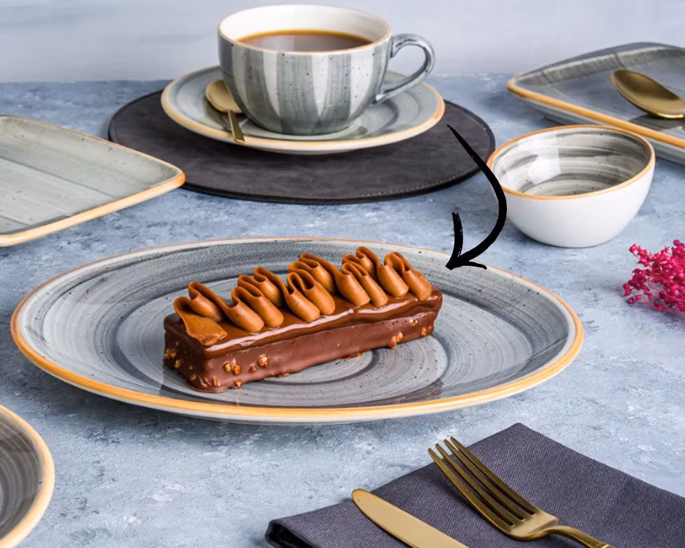 SPACE Oval Tallrik 31x24cm Moove