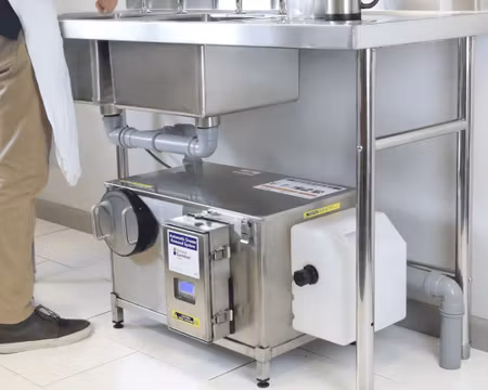 Fettavskiljare Underbänksmodell med rengöringscykel och timer och flödeshastighet 0,5 liter/se