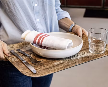 Bricka 43x33 cm mörk