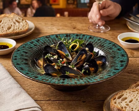 Tallrik Djup Daisy Blocho 30cm/60cl Med Grönsvart Dekor och Relieff, FRANKHUGO