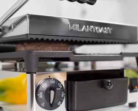 Klämgrill Enkel 16001 Räfflad Lagg/Slät Bord,Grillyta 290x250mm 1,7 kW, MILAN TOAST
