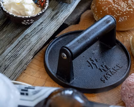 Hamburgerpress Smash Burger Press/Köttpress i Gjutjärn, Ø14 cm, SATAKE