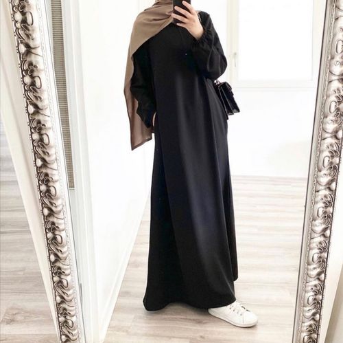 Lyxig & mjuk Abaya med knäppning & ryffel.