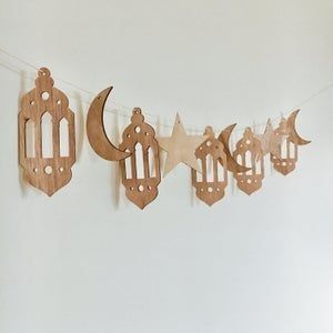 Elegant träbanner: Måne, Lykta & Stjärna