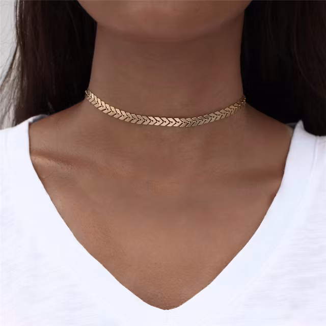 Guldchoker med trädlöv - Elegant och tidlös!