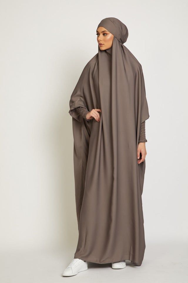Lyxig Jilbab i Fin Silk: Färgrik, Mjuk & Glansig!