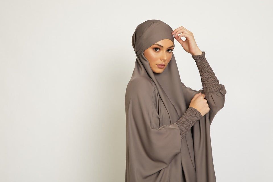 Lyxig Jilbab i Fin Silk: Färgrik, Mjuk & Glansig!