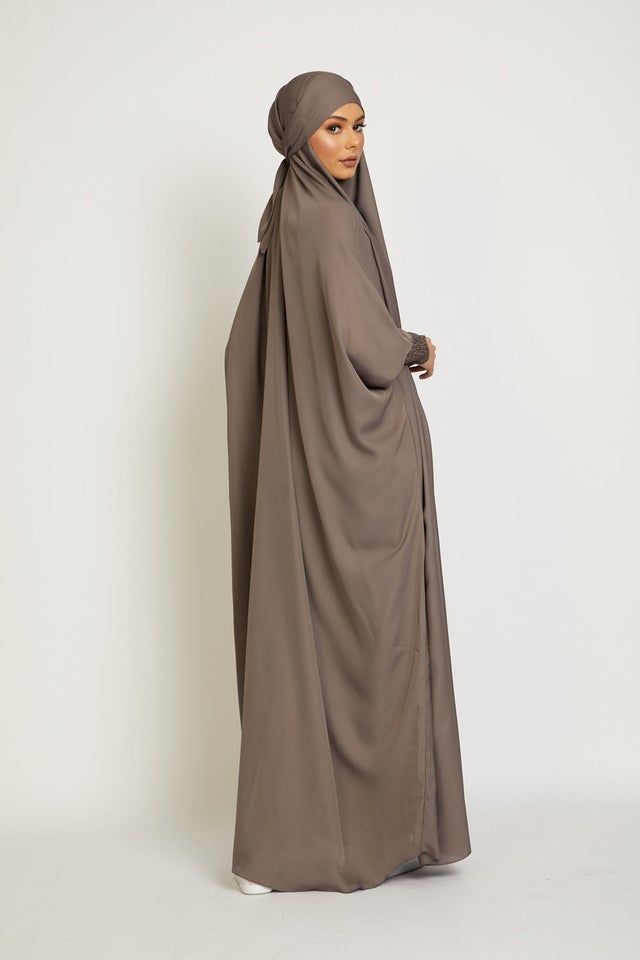 Lyxig Jilbab i Fin Silk: Färgrik, Mjuk & Glansig!
